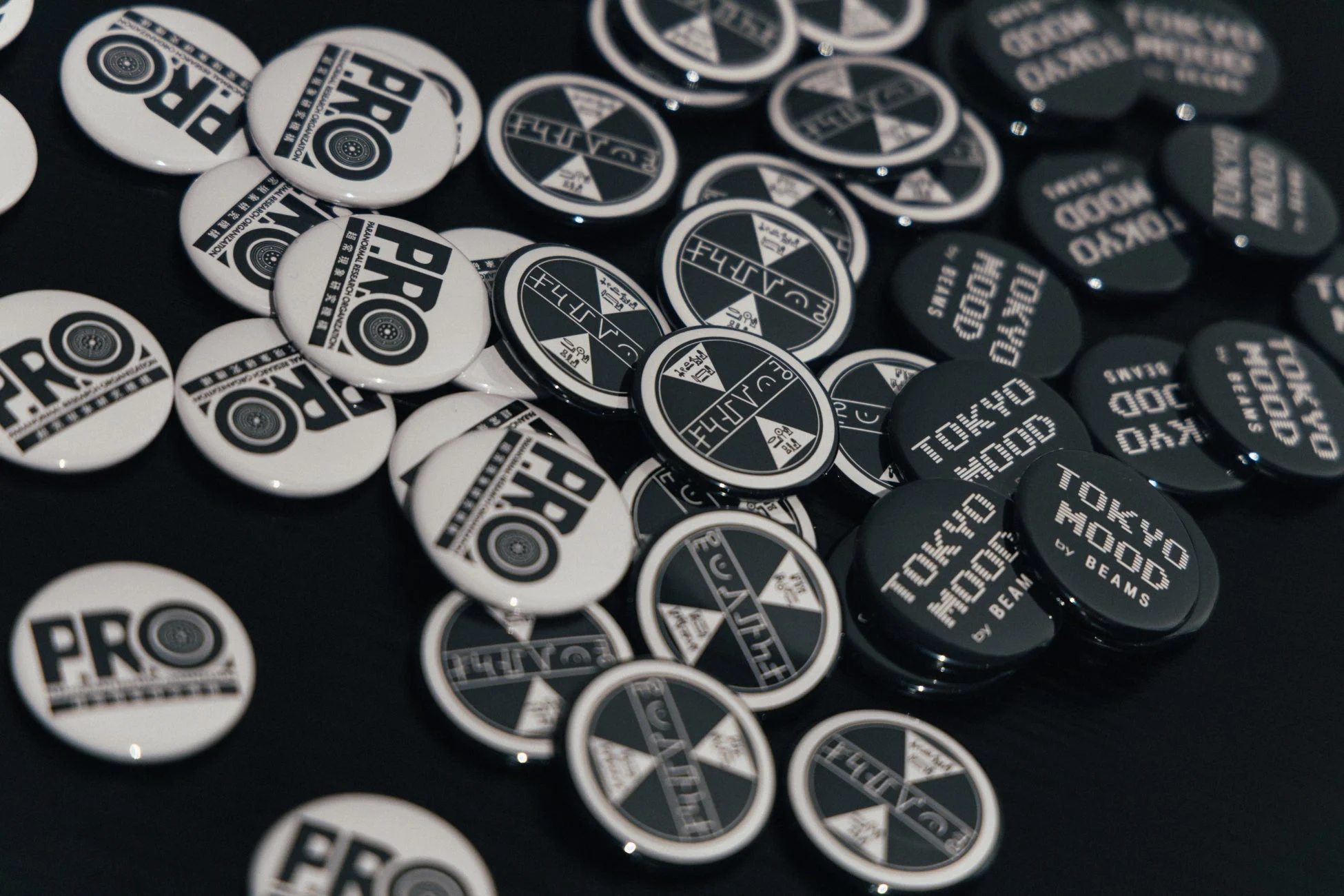 謎解き成功者への特典バッジ