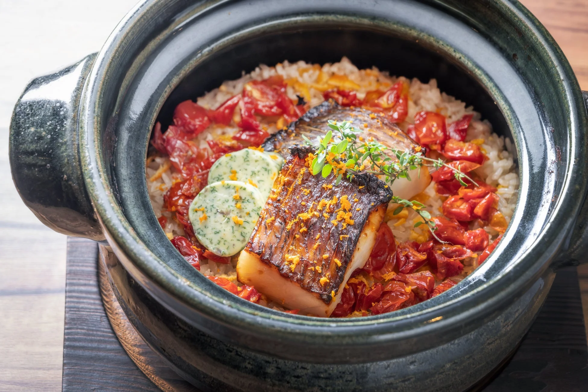 魚料理とパエリアの例