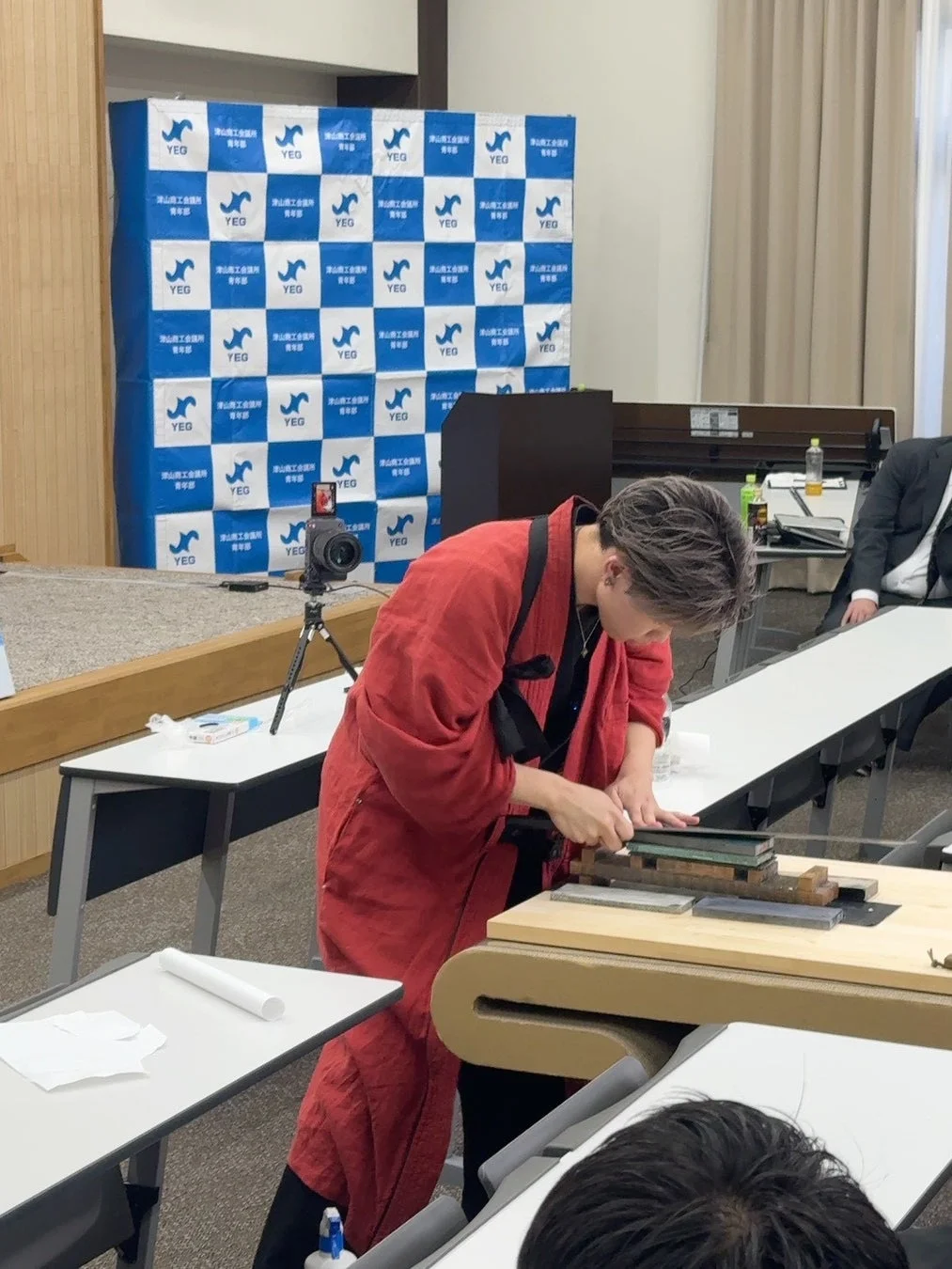 研ぎ師RYOTA氏の実演の様子