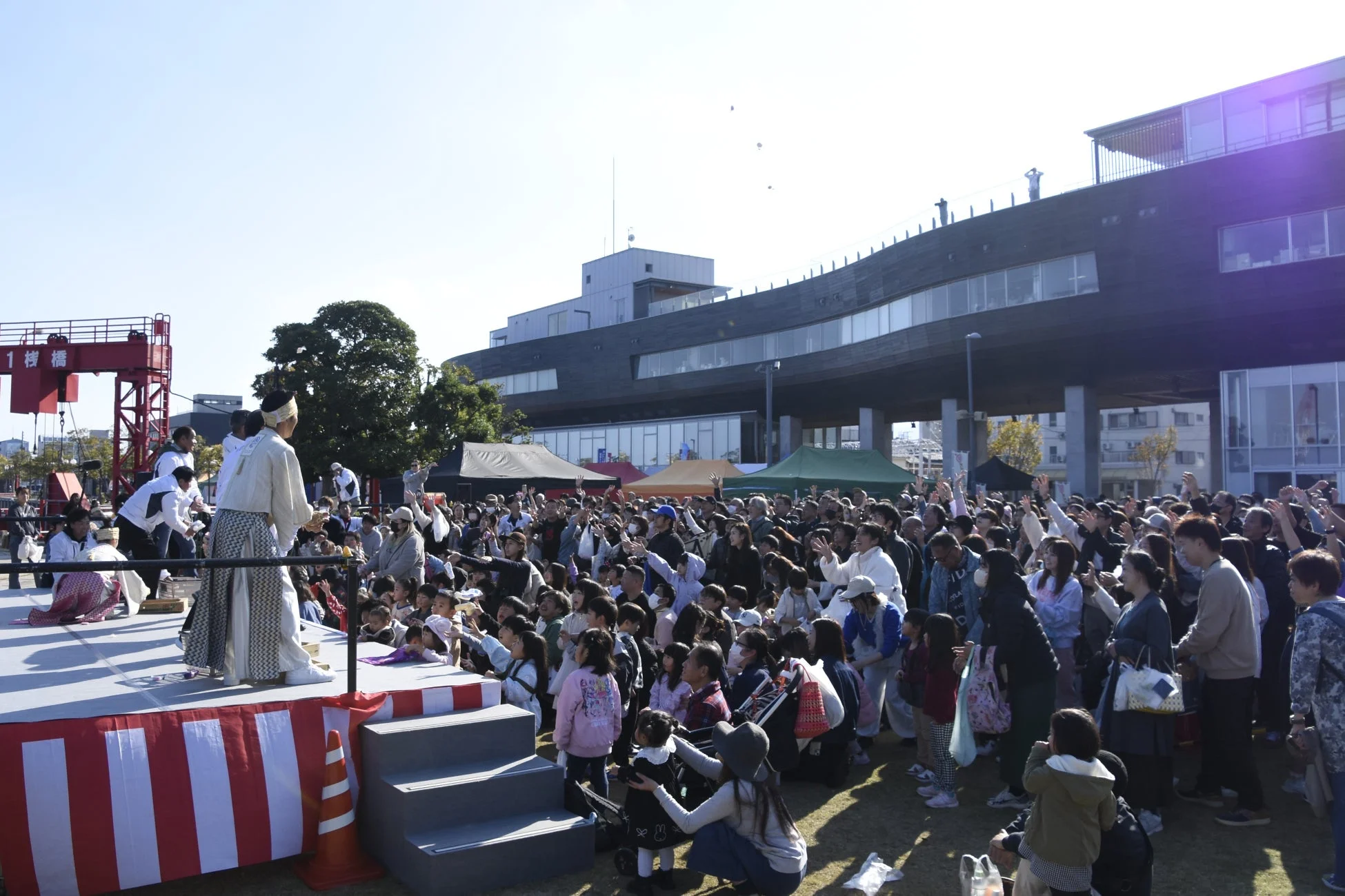 「餅まき大会」の様子