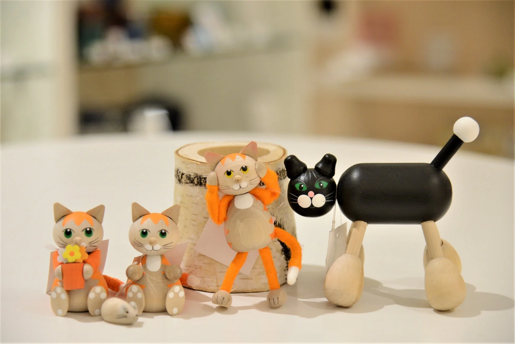 木製の猫の置物