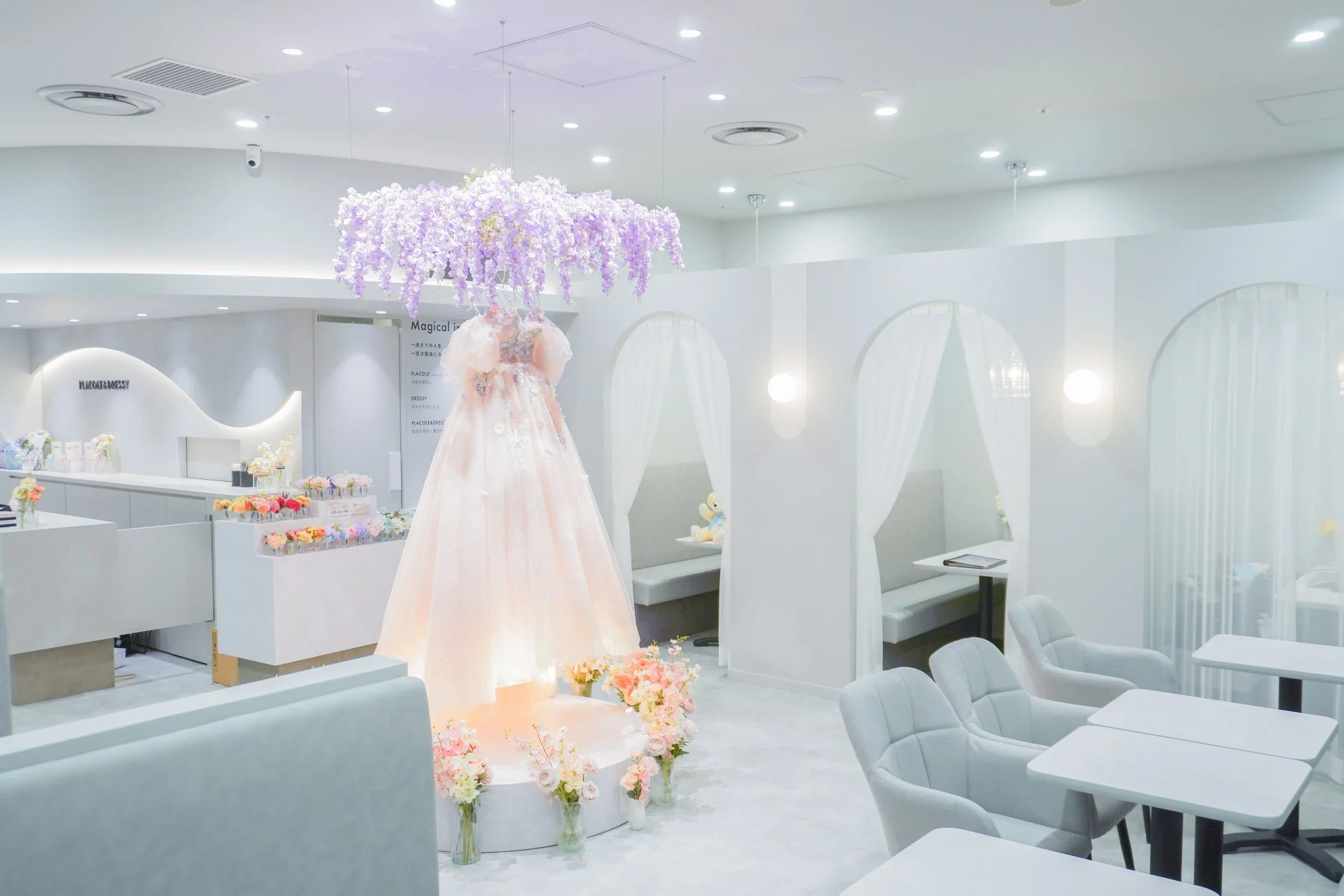 DRESSY CAFE OSAKAのロマンチックな空間