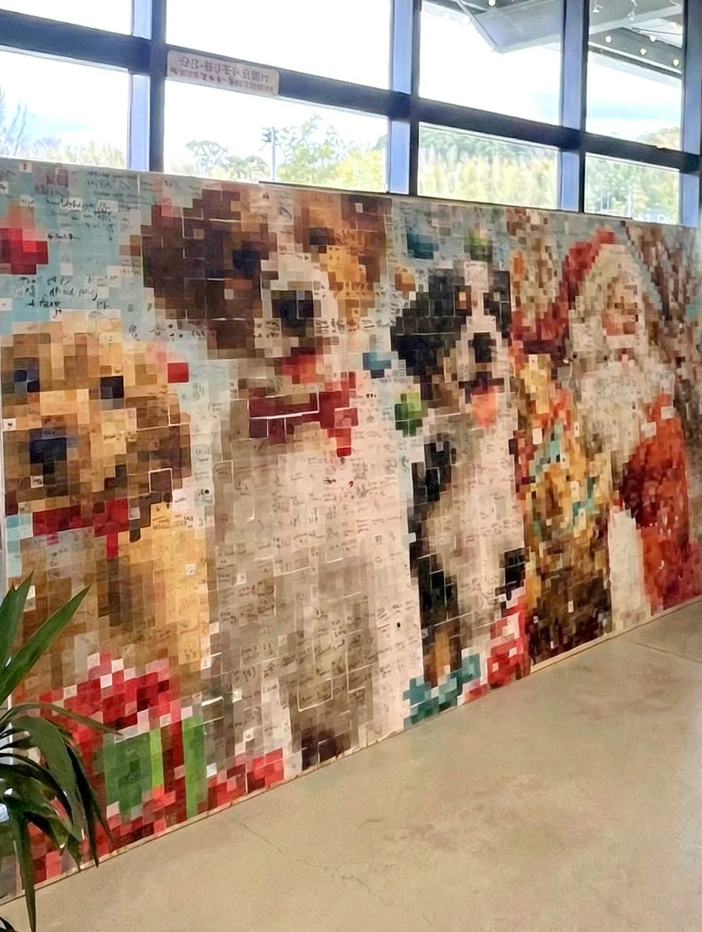 壁に飾られたモザイクアート