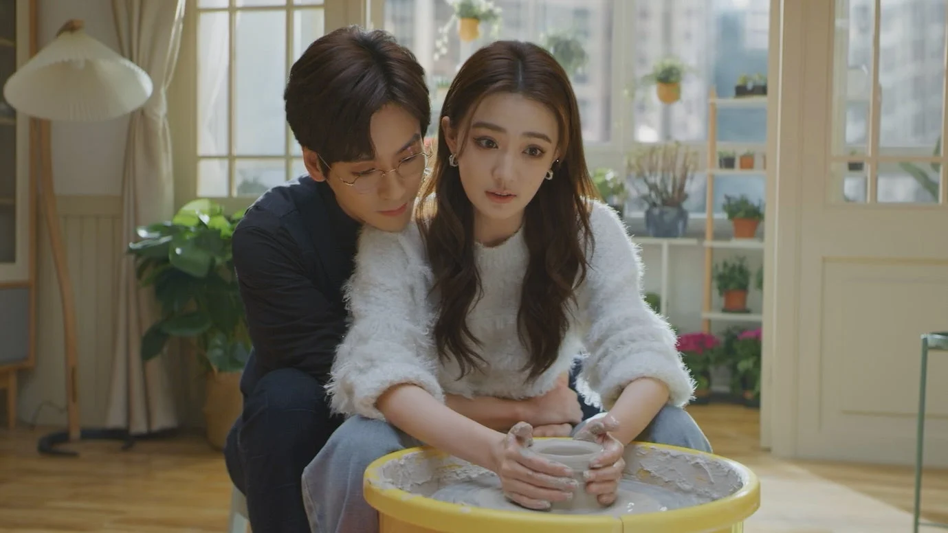 陶芸を楽しむカップル