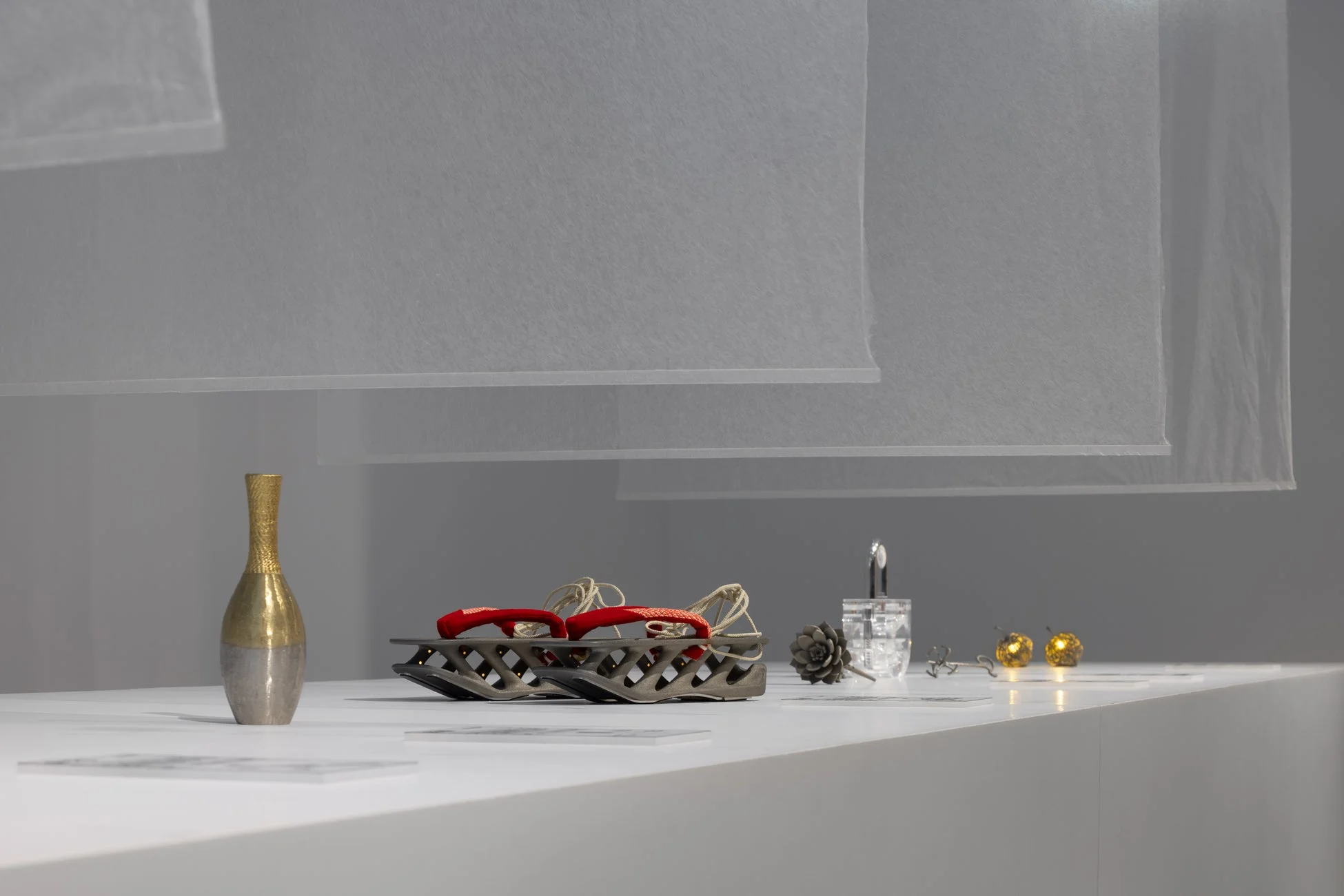 和モダンなオブジェの展示