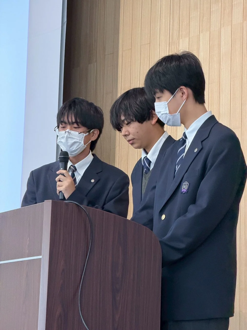 男子学生によるプレゼンテーション