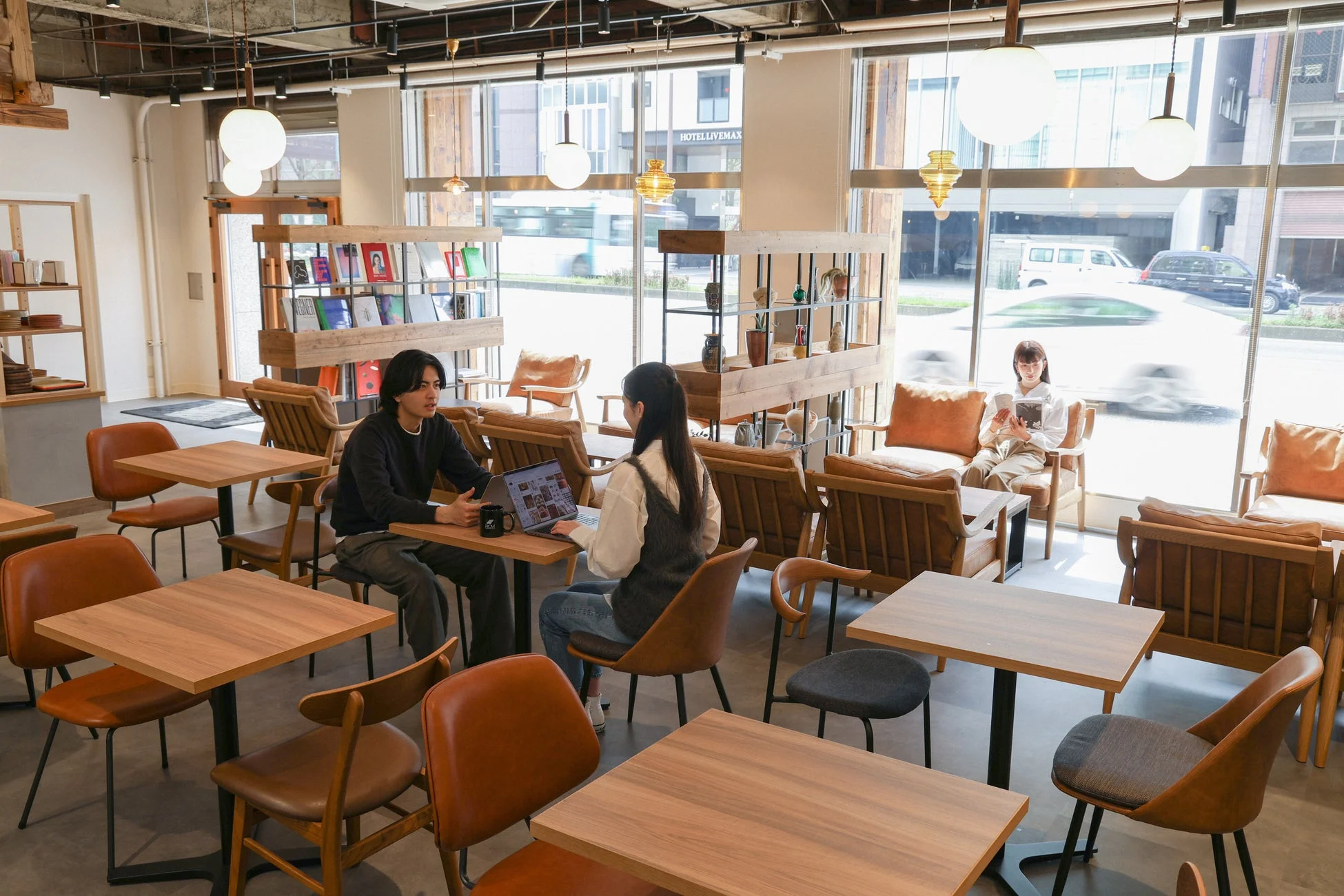 the from コワーキングスペースの様子