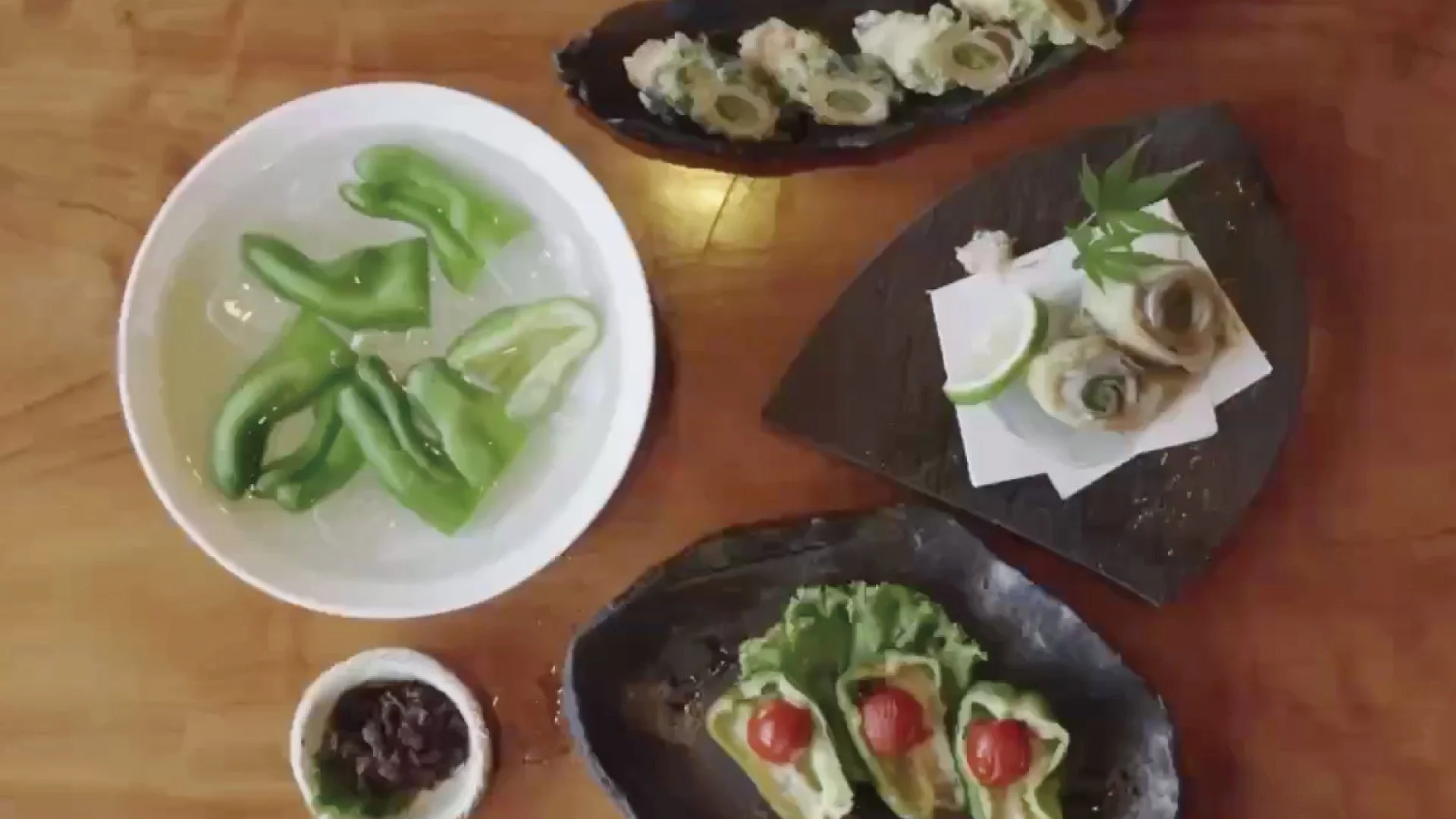 食卓に並ぶピーマン料理