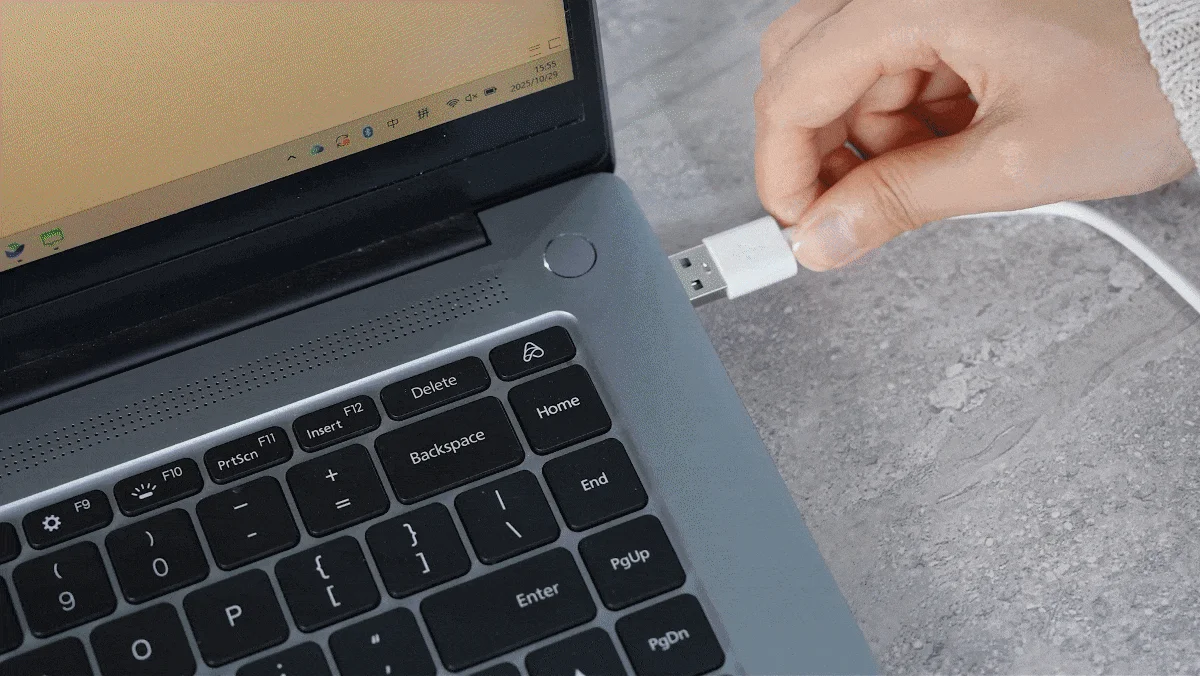 USBケーブルでPCに接続