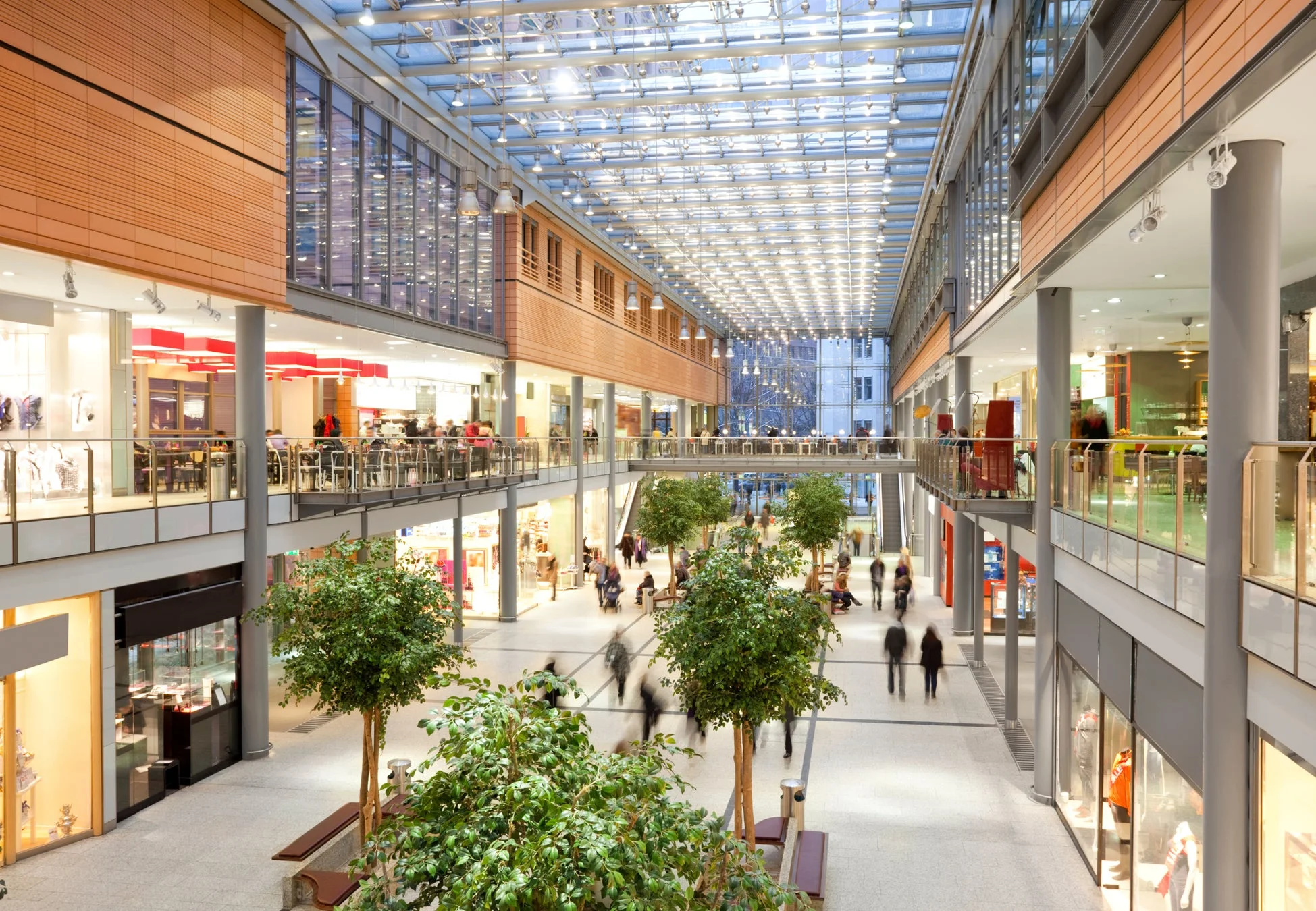 ショッピングモール内部