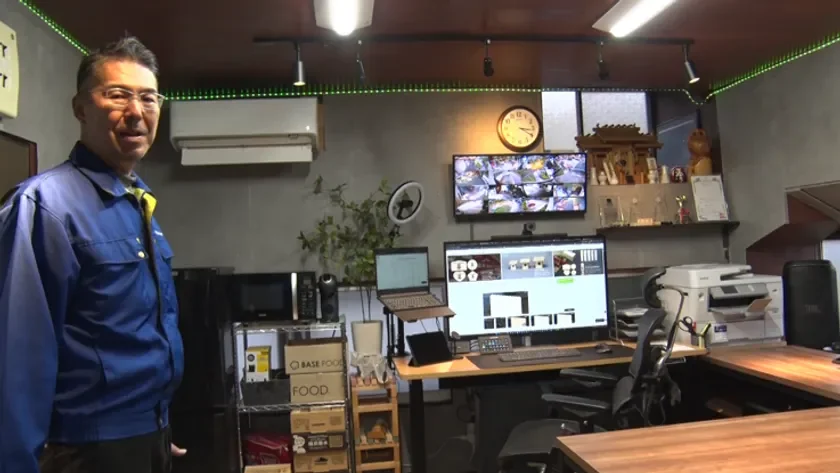 オフィスで作業する男性