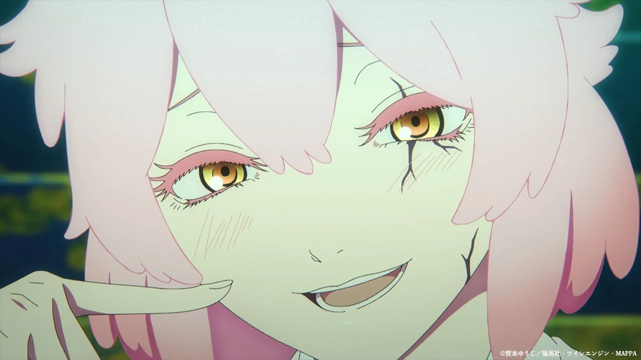 ピンク色の髪と金色の瞳を持つアニメキャラクター「杠（ゆずりは）」のクローズアップ