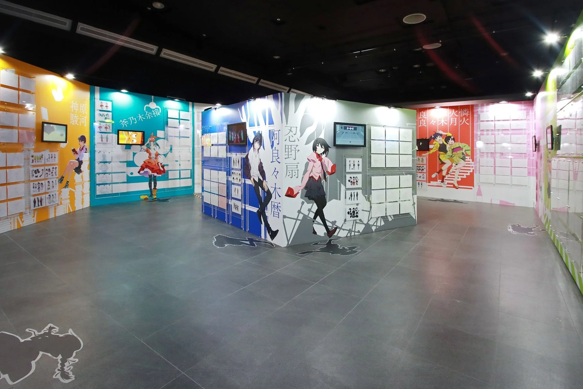 物語シリーズのキャラクター展示