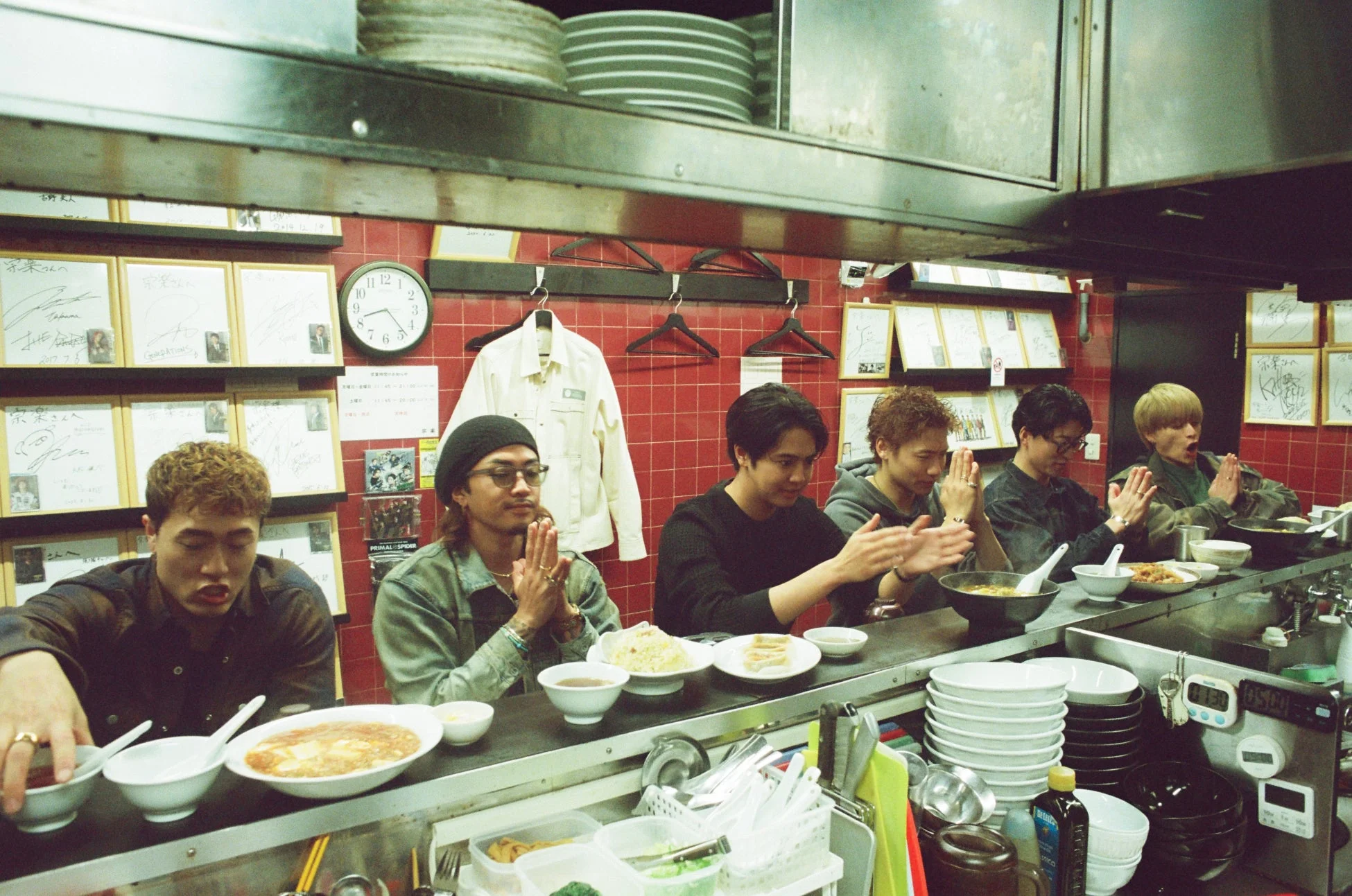 中華料理店で食事をするGENERATIONS