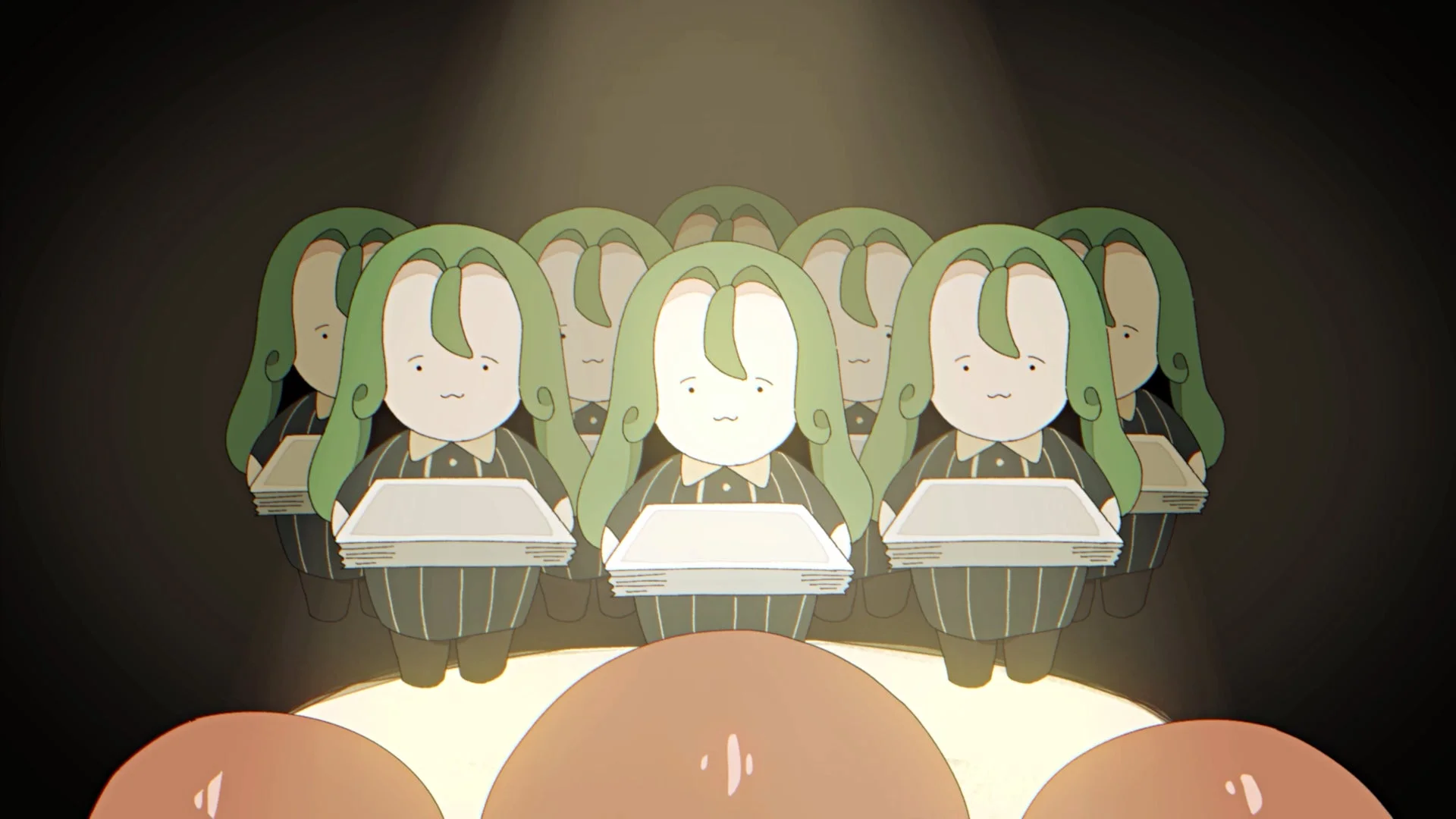 スポットライトを浴びた舞台に、緑色の髪とストライプの制服を着た複数の可愛らしいキャラクターが並んでいます