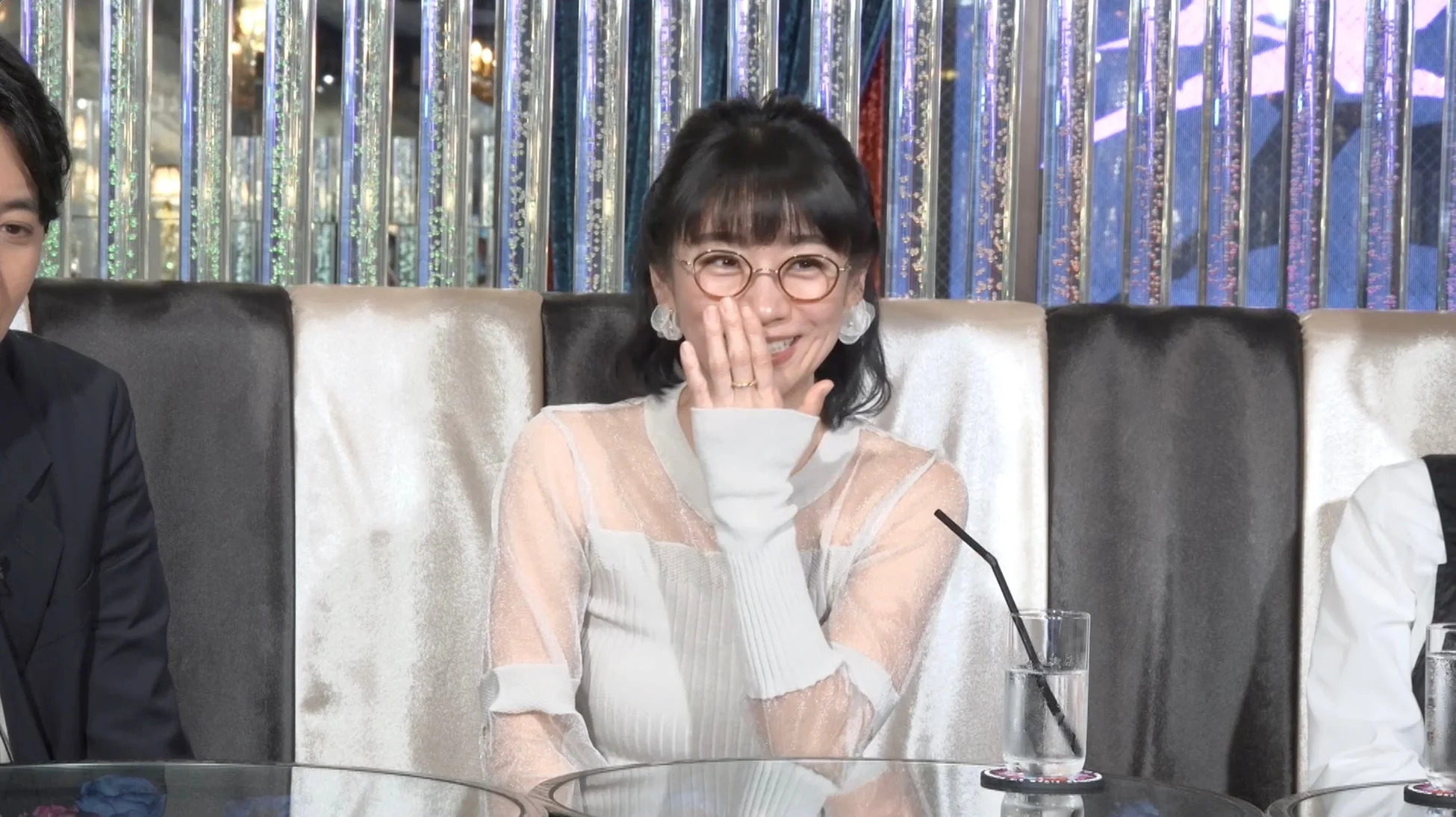 時東ぁみがスタジオで話す様子