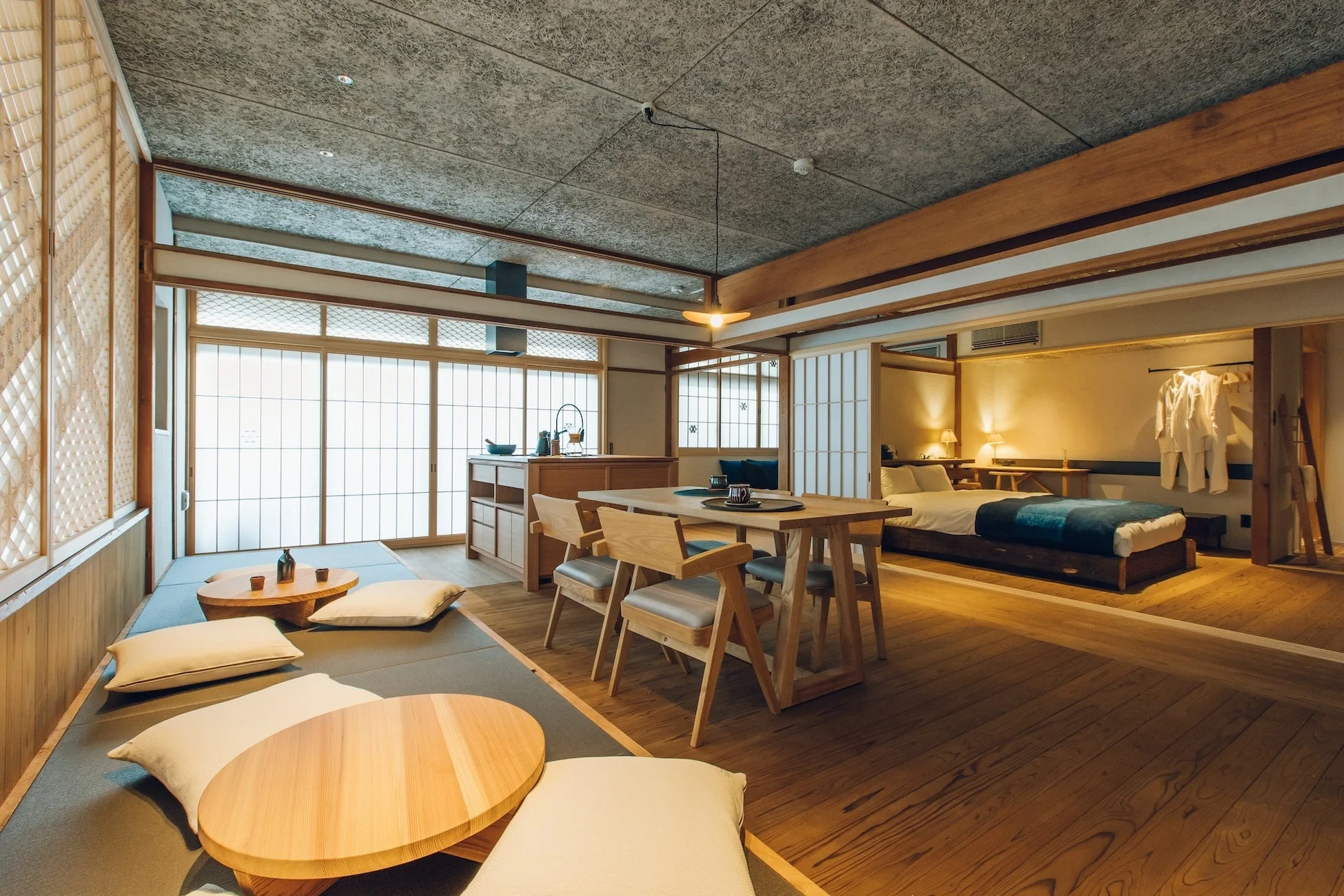 和モダンなインテリアが特徴の広々とした空間です。