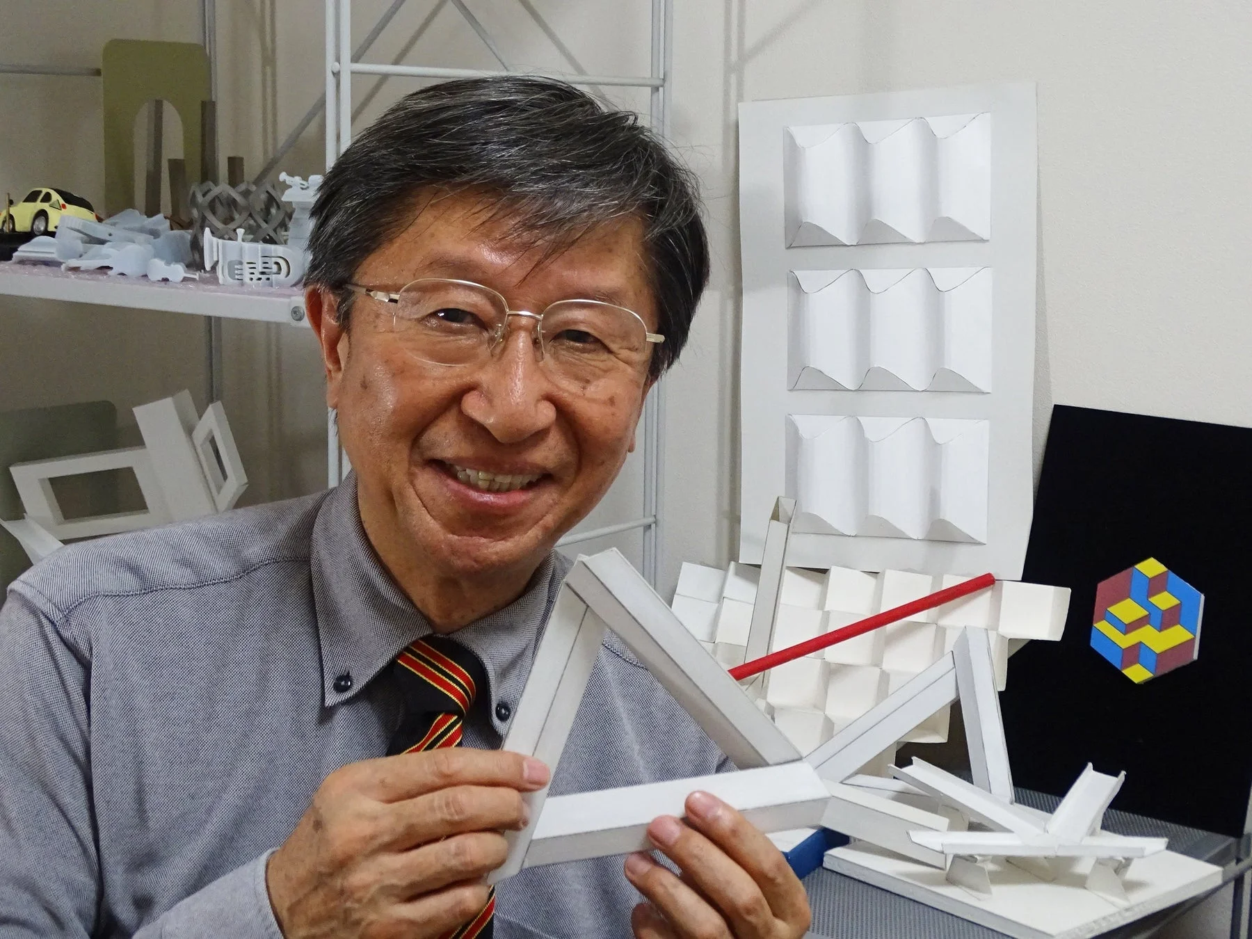 杉原厚吉先生と立体錯視作品