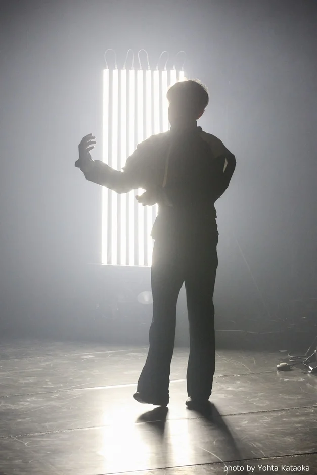 光と影が織りなすステージ