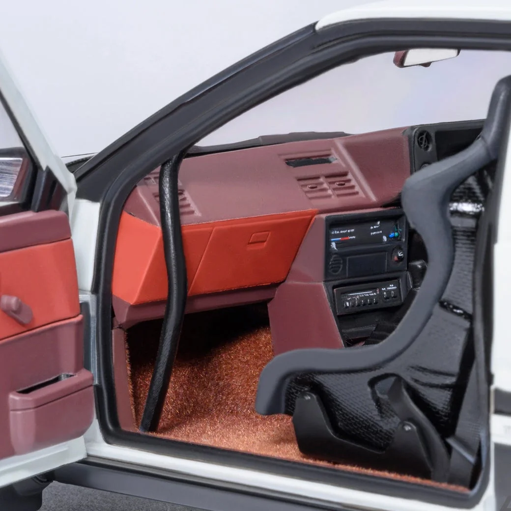 AE86ミニカー(助手席側内装)