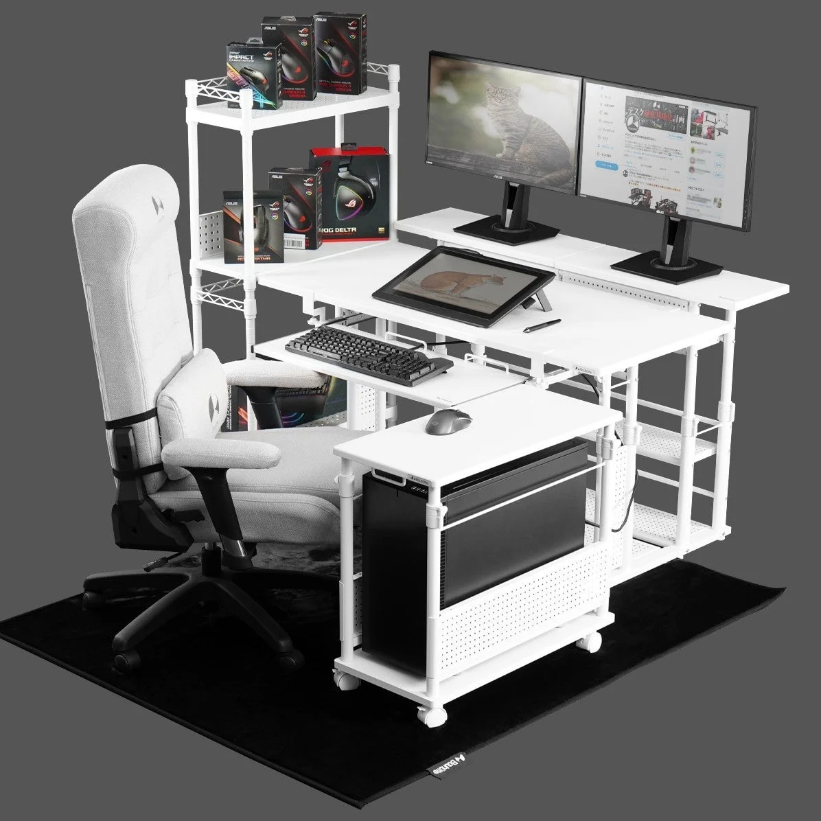 白いゲーミングデスクとデュアルモニター