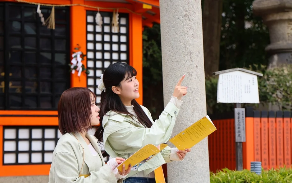 観光を楽しむ女性たち