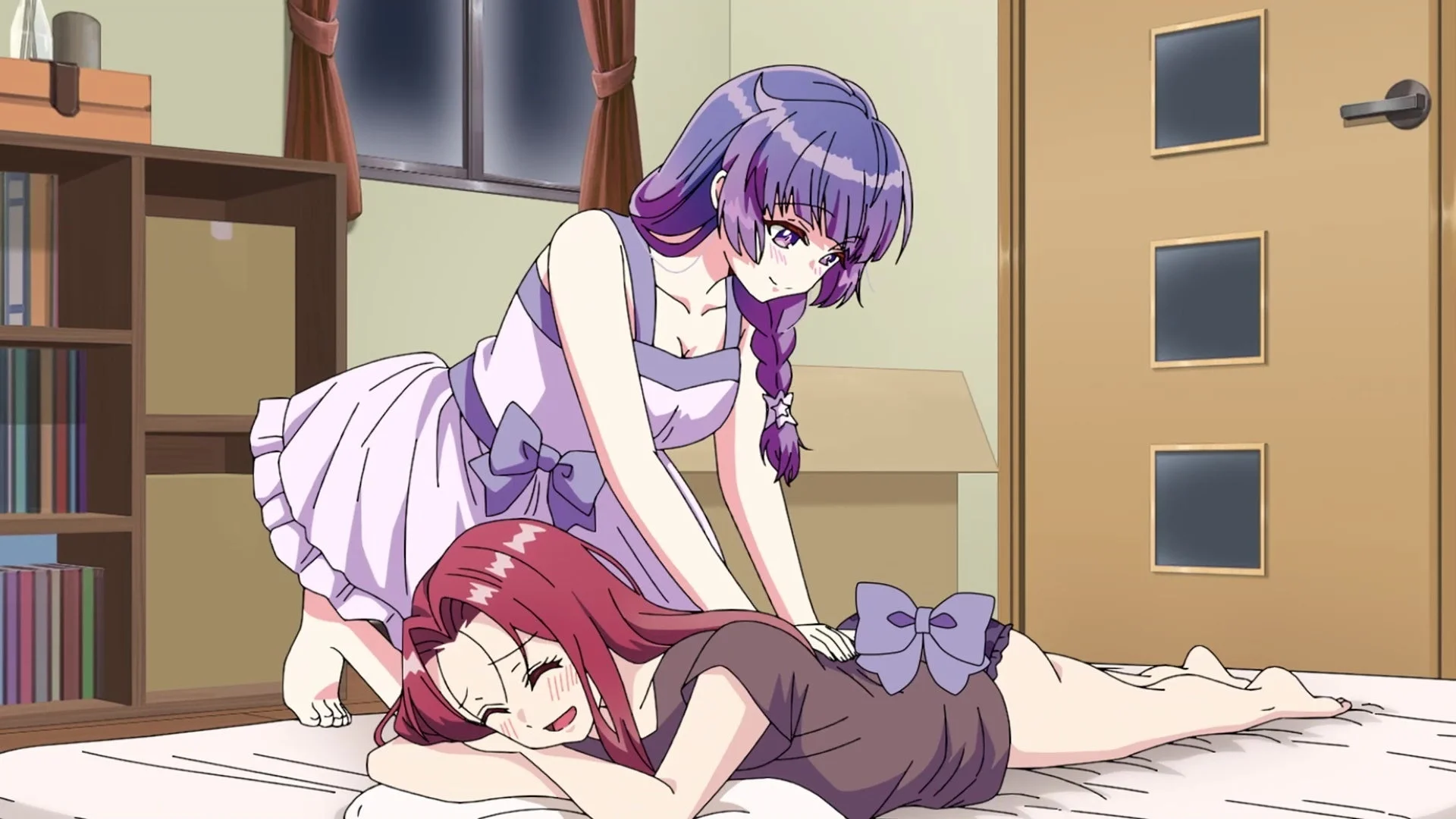 撫子が疲れたあかねにマッサージをする様子