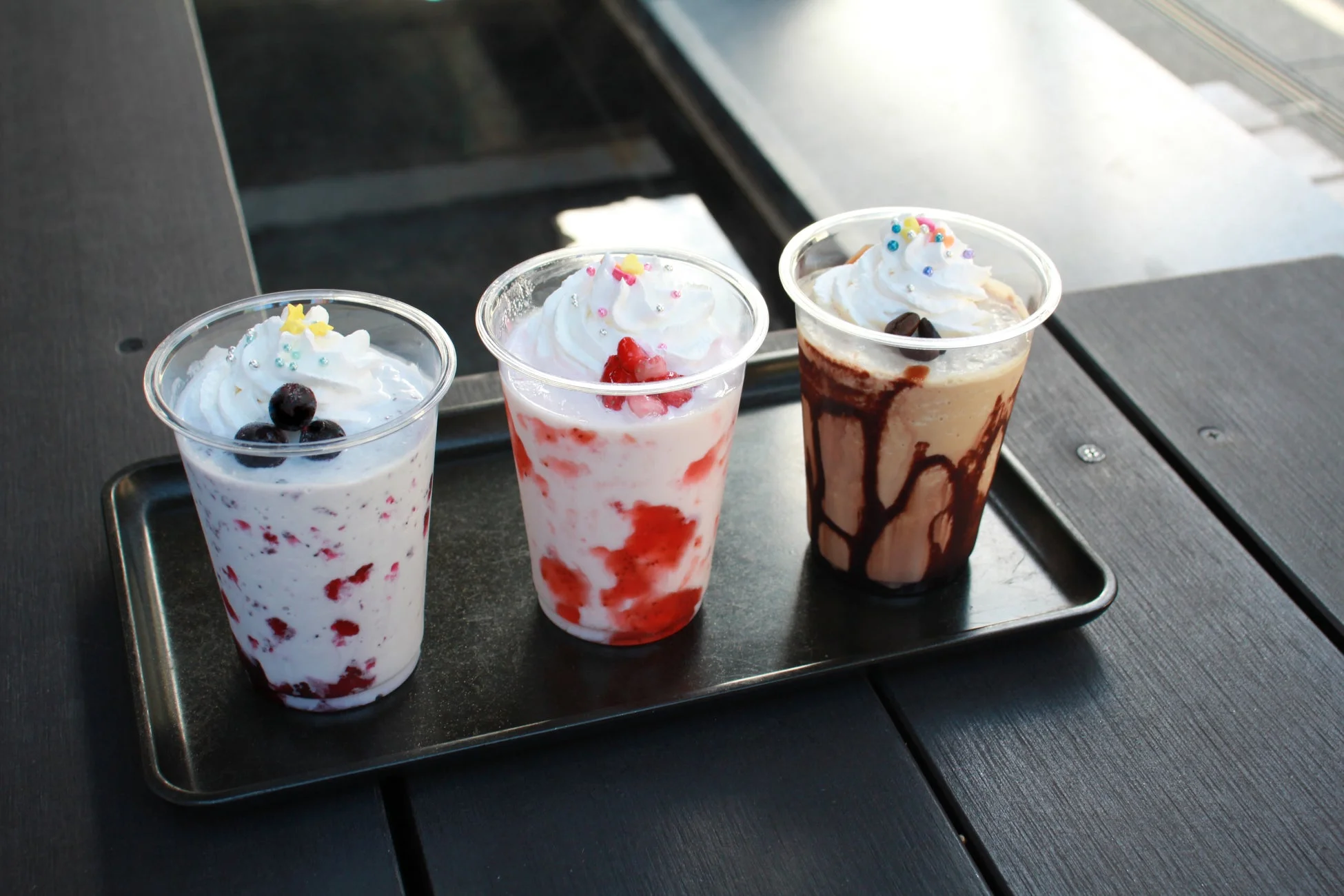 佳鏡院：藍映ゆる星しぶき（ブルーベリーシェイク）・御莉姫：苺揺らぐ紅あかり（ストロベリーシェイク）・硝子宮：珈琲香る漆黒きらめき（コーヒーシェイク）