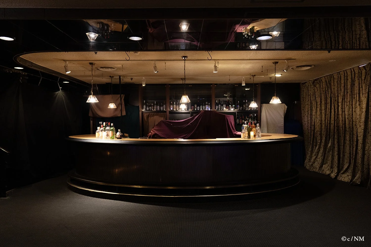 ダンスホール《サロン・オルビス》のバーカウンター