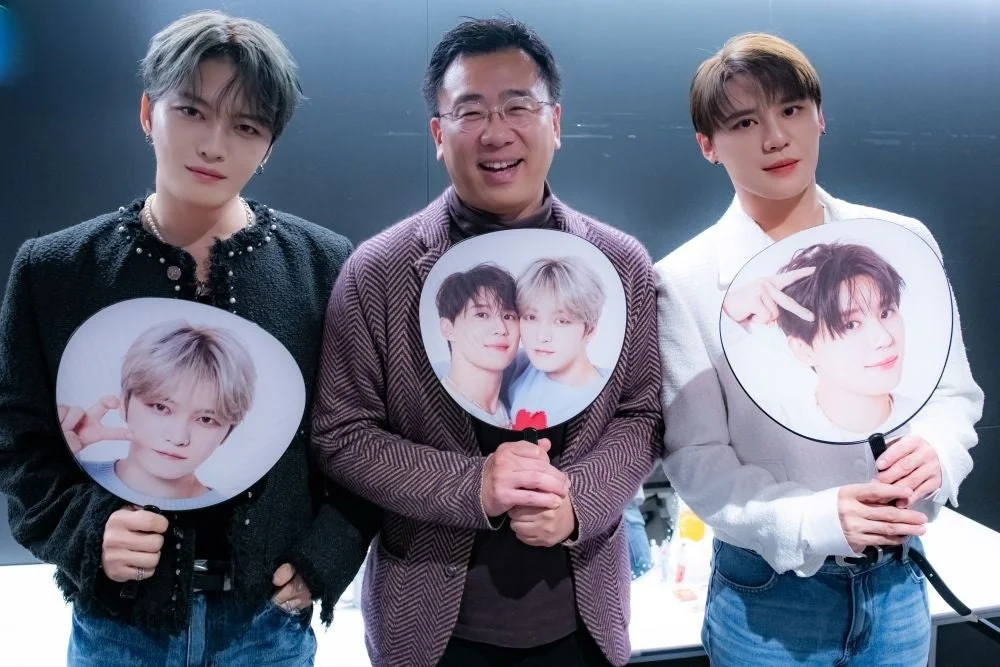 ファンが持つうちわ