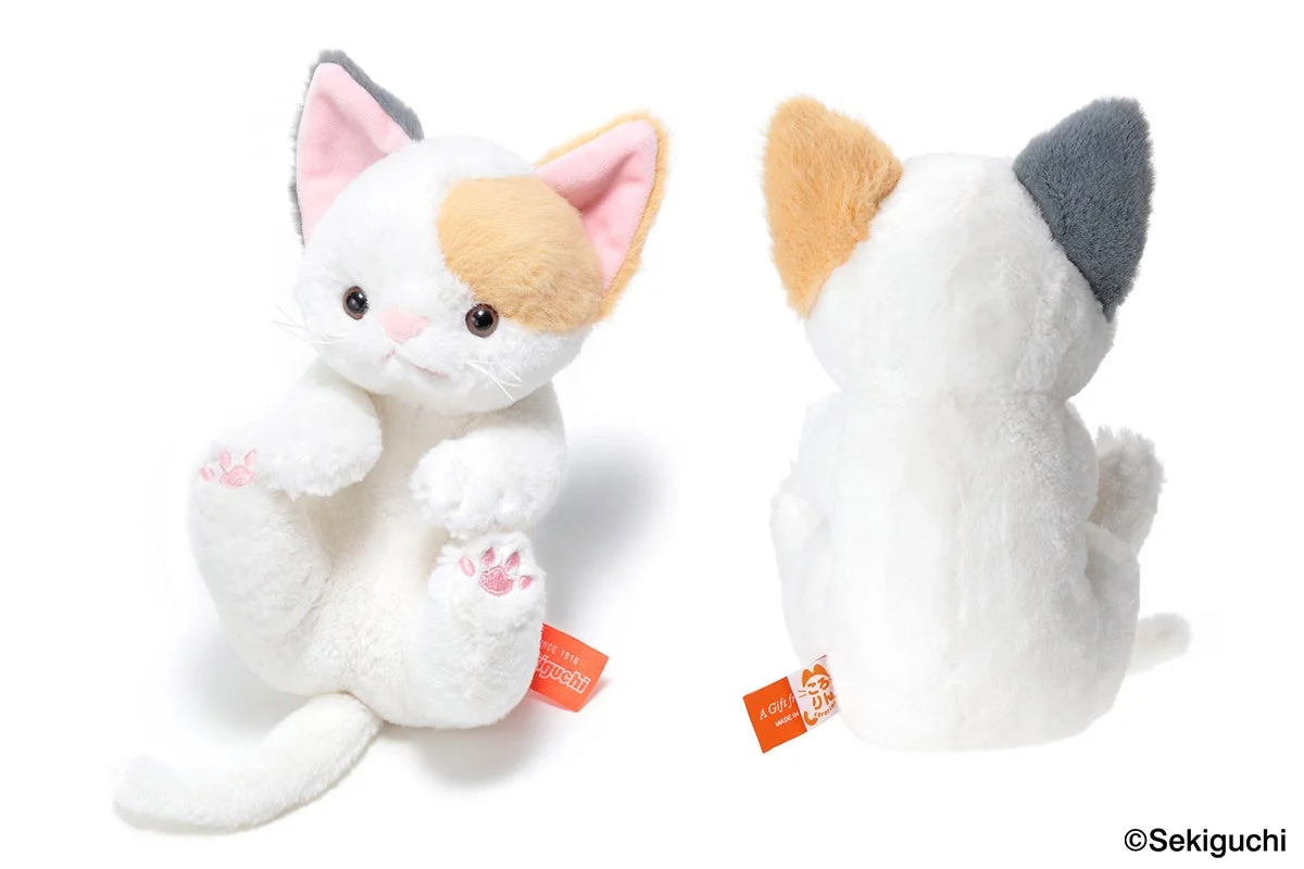 三毛猫のぬいぐるみの正面と背面