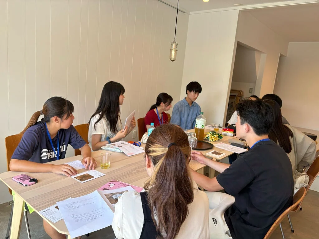 学生が議論している様子