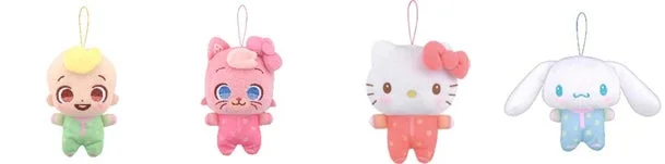 赤ちゃんのパジャマを着たハローキティ、シナモロールを含む4種類の可愛いぬいぐるみマスコットが並んでいます。