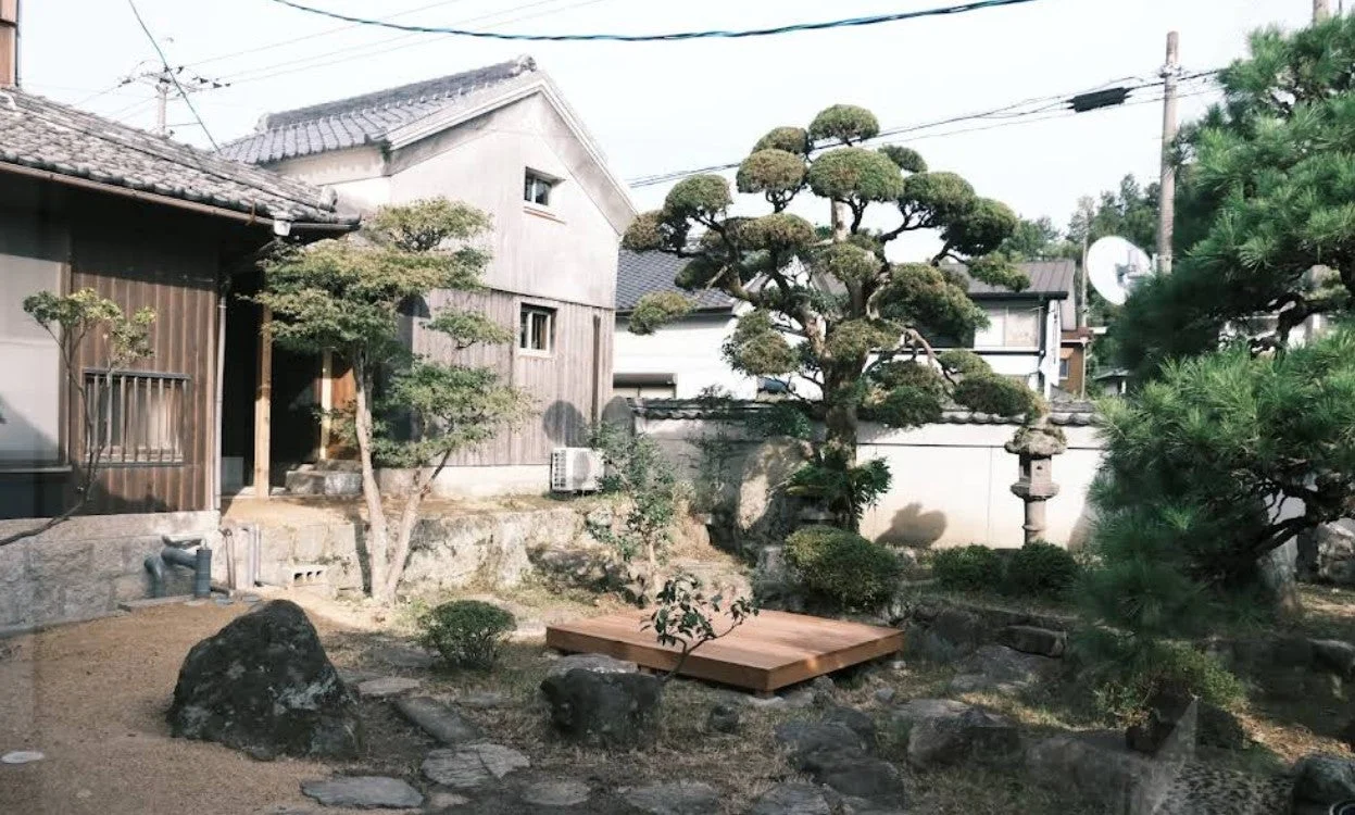 手入れされた日本庭園の風景