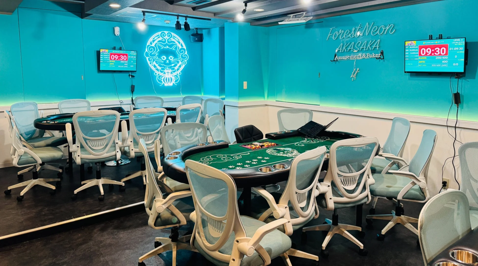 Forest neon赤坂の店内