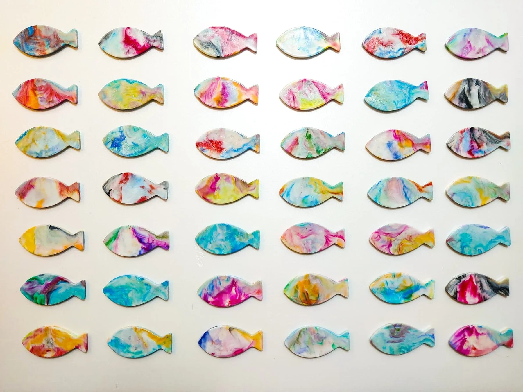 さまざまな魚のキーホルダー作品