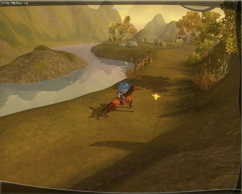 ファンタジーMMORPGのゲーム画面。キャラクターが馬に乗って川沿いの道を移動している