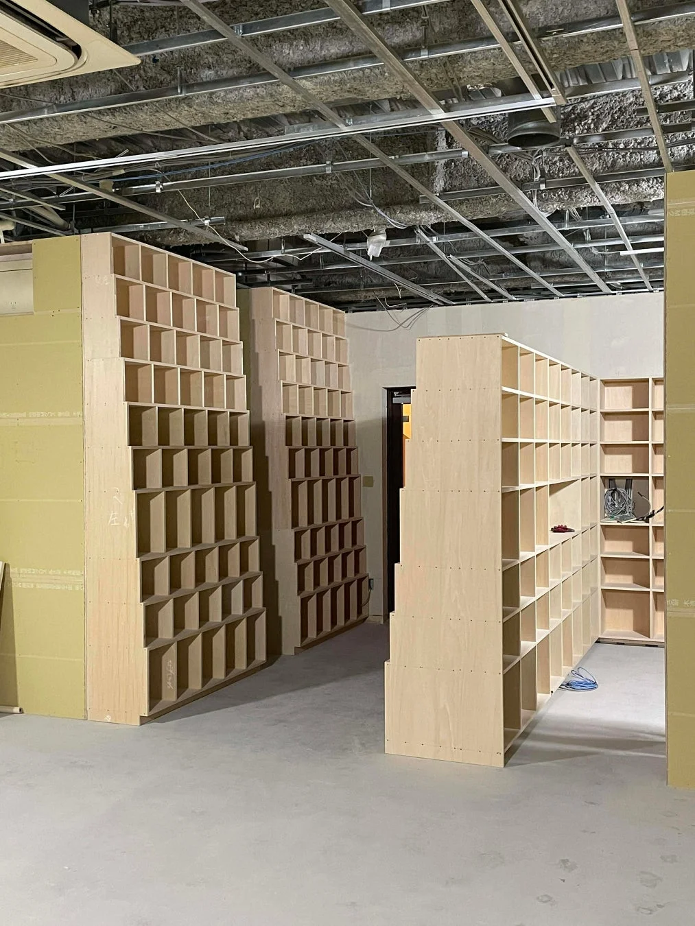 Unknown Unknown 内装