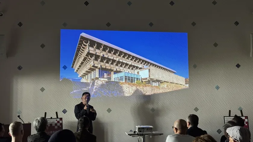 稲葉なおと氏講演(場所：津山文化センター)