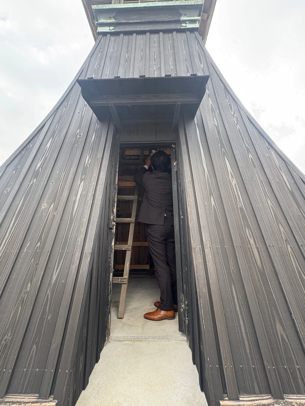 今津灯台の外観と内部見学の様子