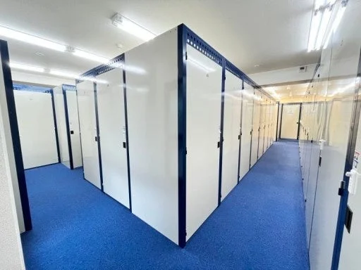 トランクルームの廊下