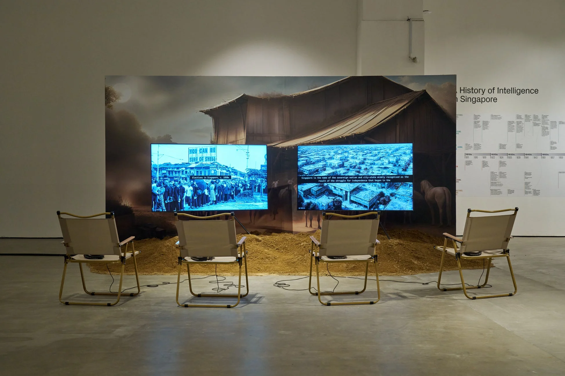 シンガポールの歴史と諜報活動をテーマにした展示風景。