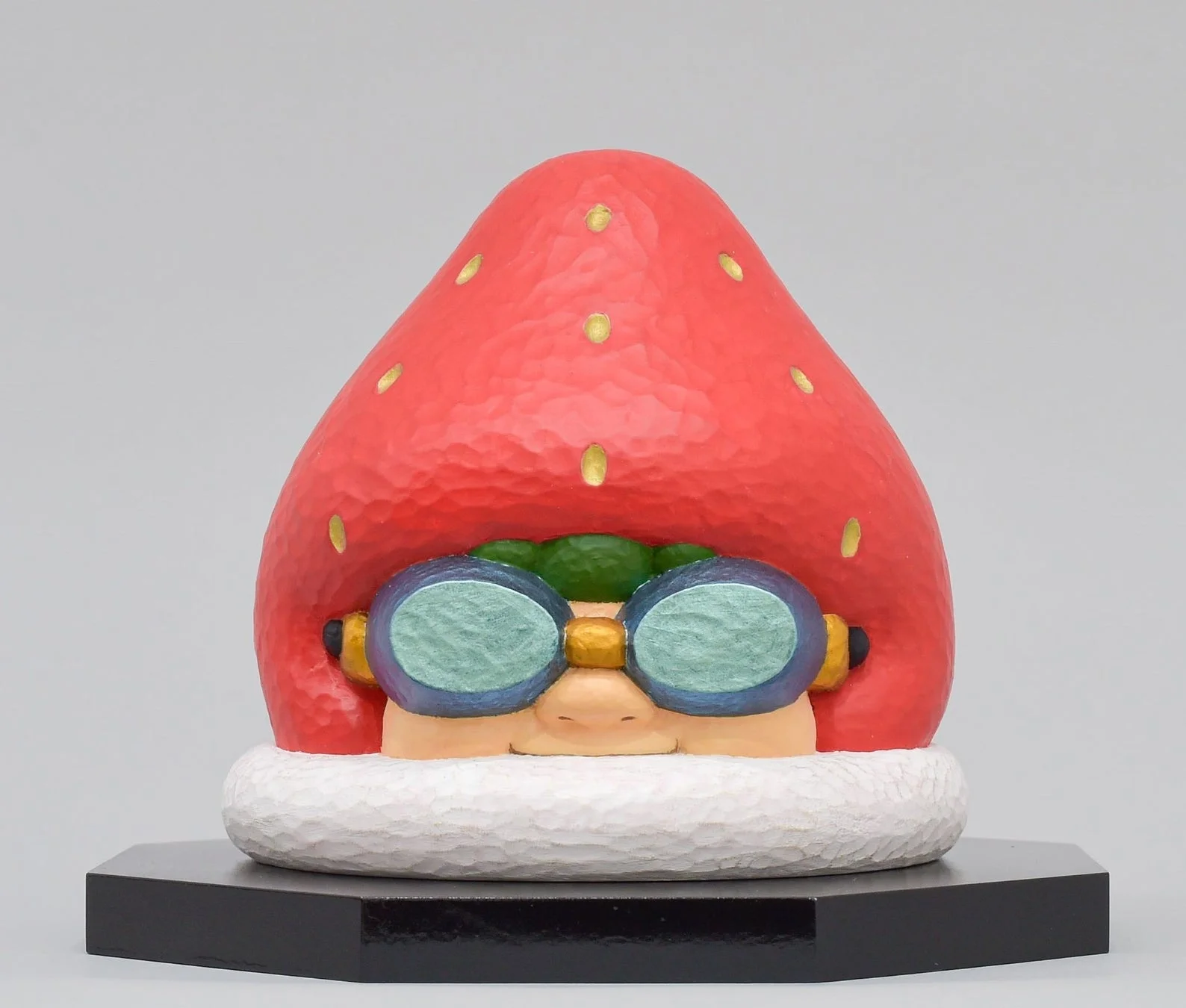 いちごのキャラクターのオブジェ