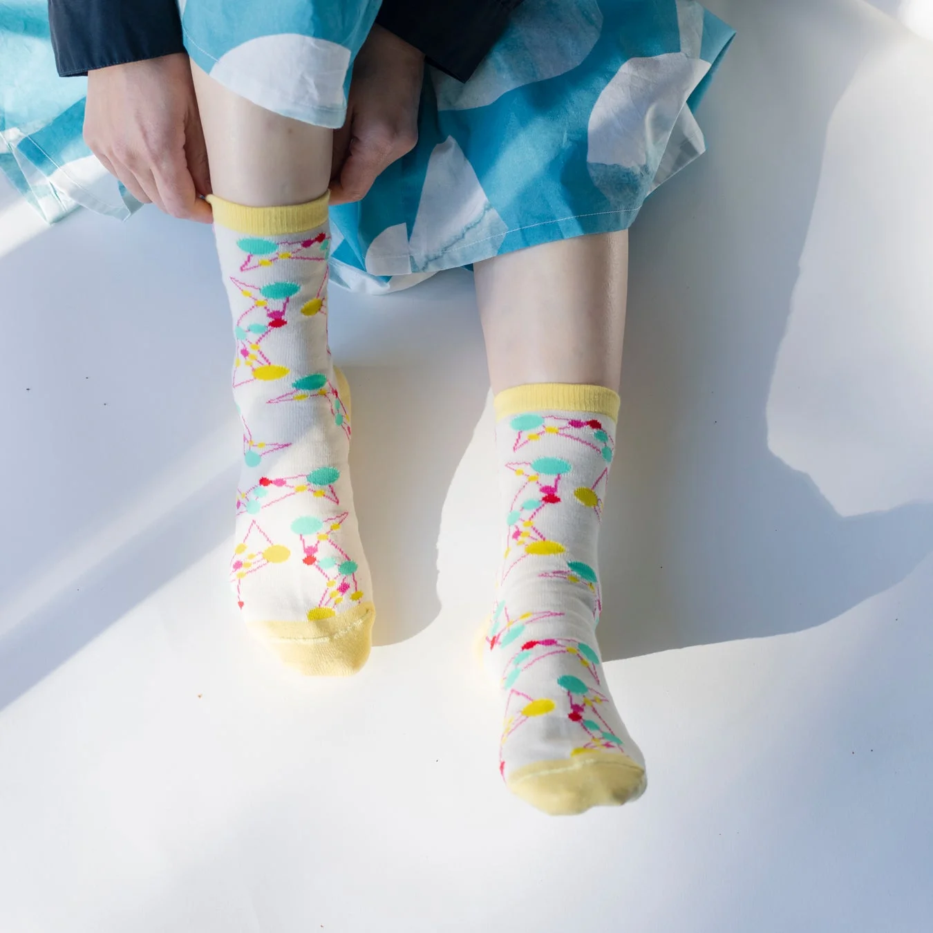カラフルな柄の靴下