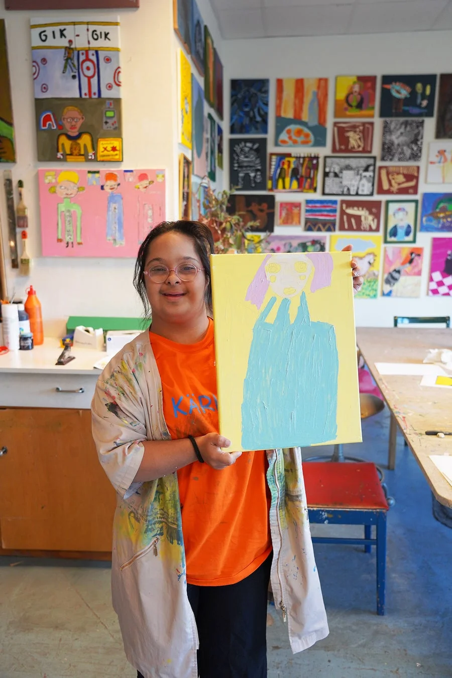 ダウン症の女性アーティストと作品