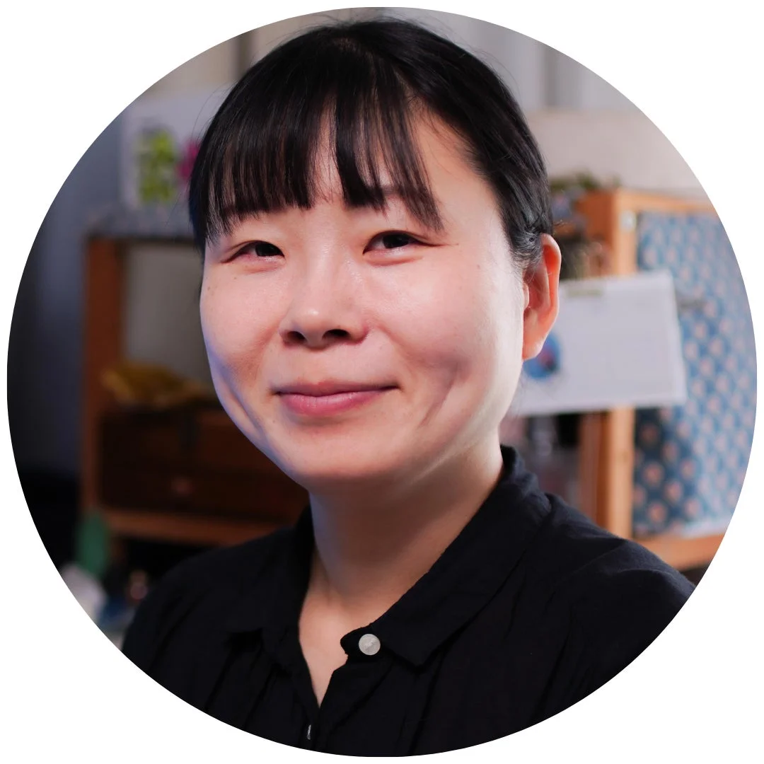 黒いシャツを着たアジア人女性のポートレート