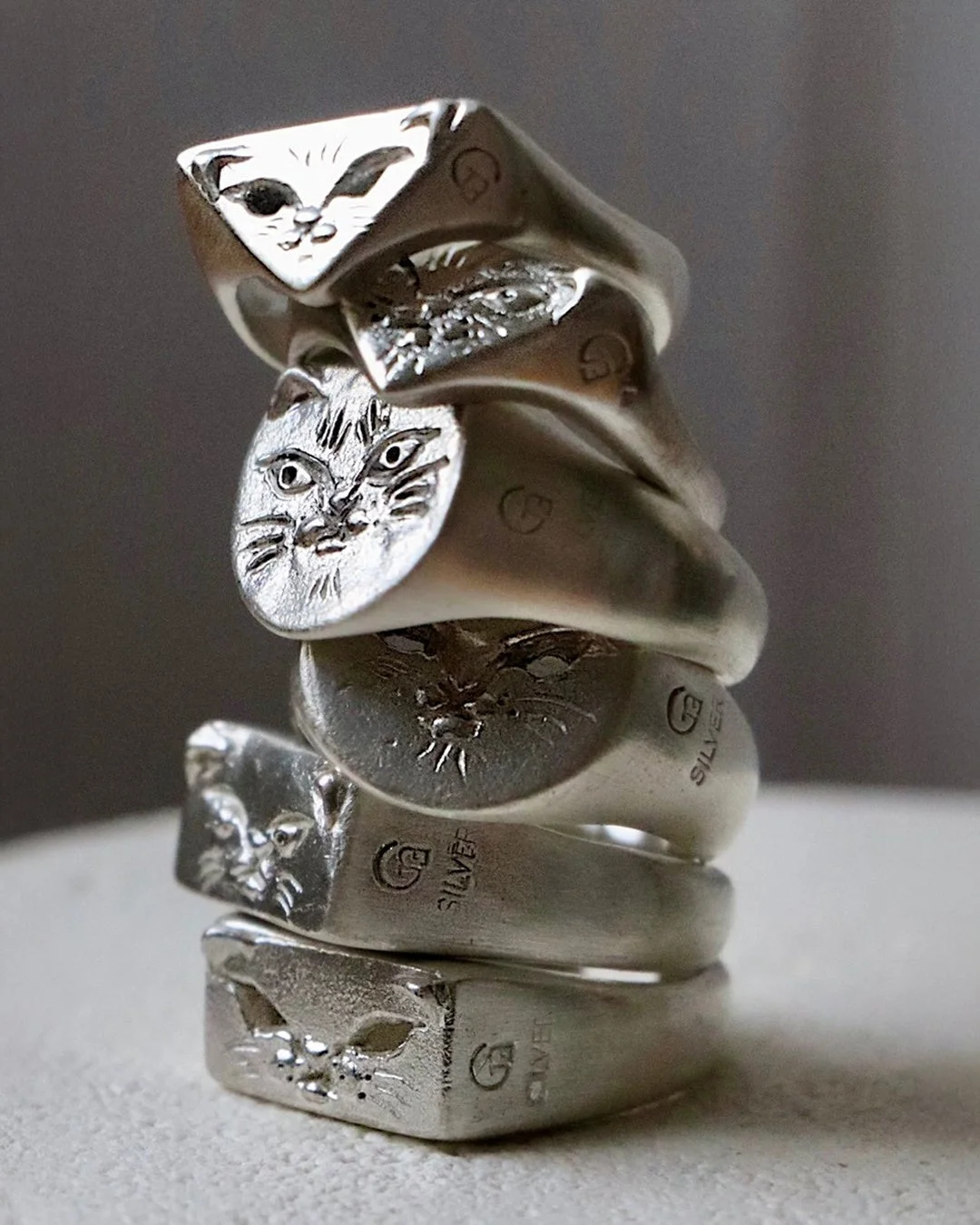 Onc311の猫デザインリング