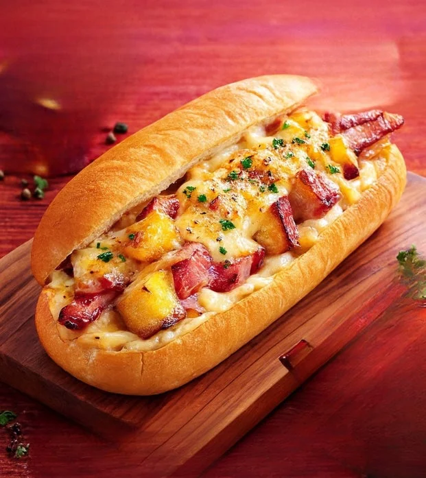 チーズとベーコンのホットドッグ