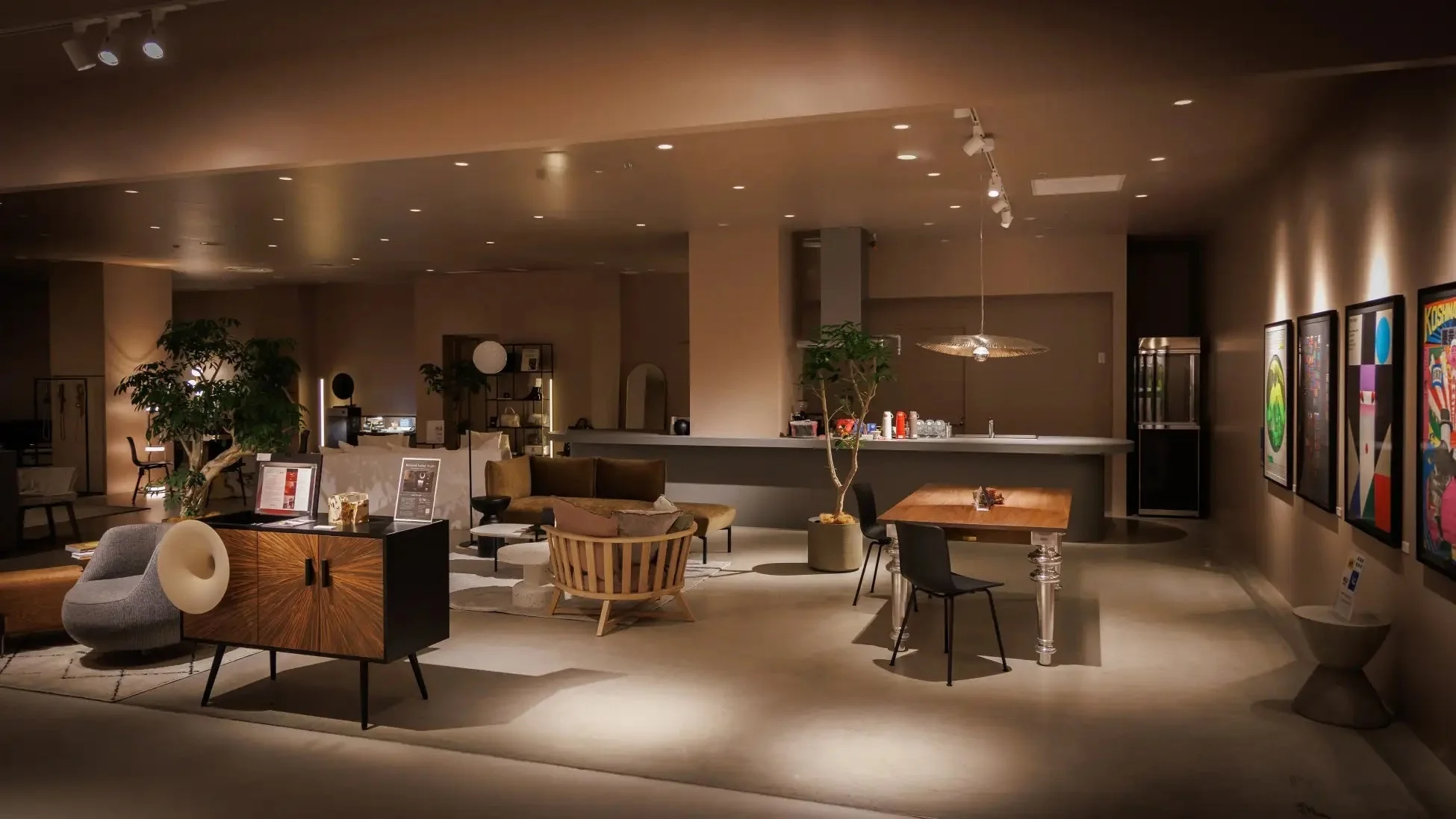 プレミアムギャラリーセレクトショップの様子