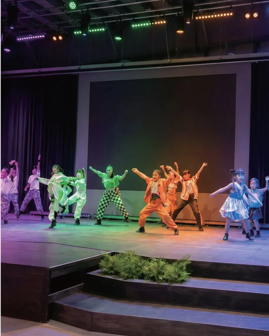 子供たちのダンスパフォーマンス